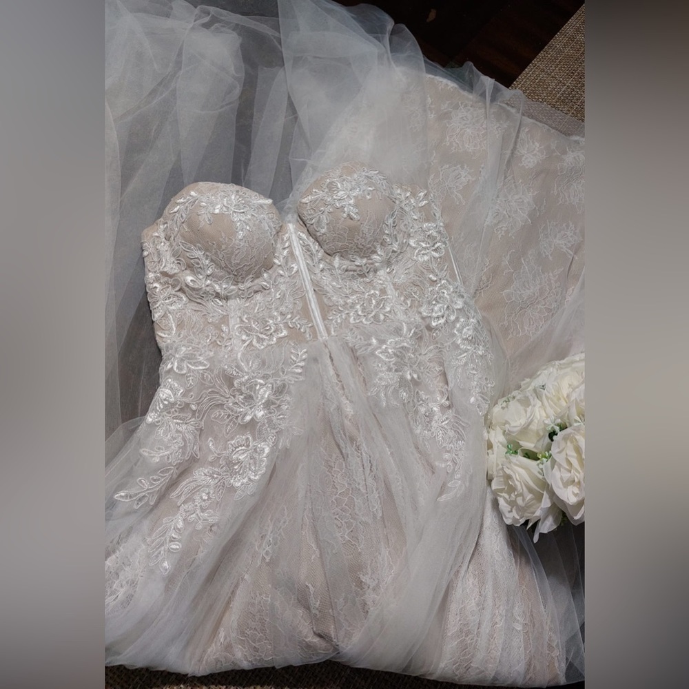 Wedding Corset Gown Strapless Flower Appliqués, Tulle Size Medium - Brand New